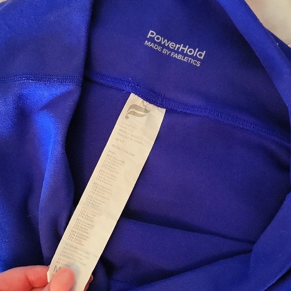 Fabletics On the Go Powerhold High Waisted Capri Workout Leggings with Pockets - Picture 4 of 4